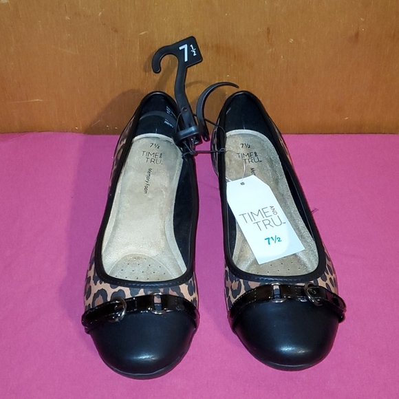 Womens Animal Print Flats With Memory Foam - Picture 3 of 6